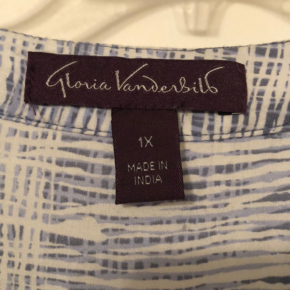 ๐ 5/$35 Button down blouse - Picture 3 of 3
